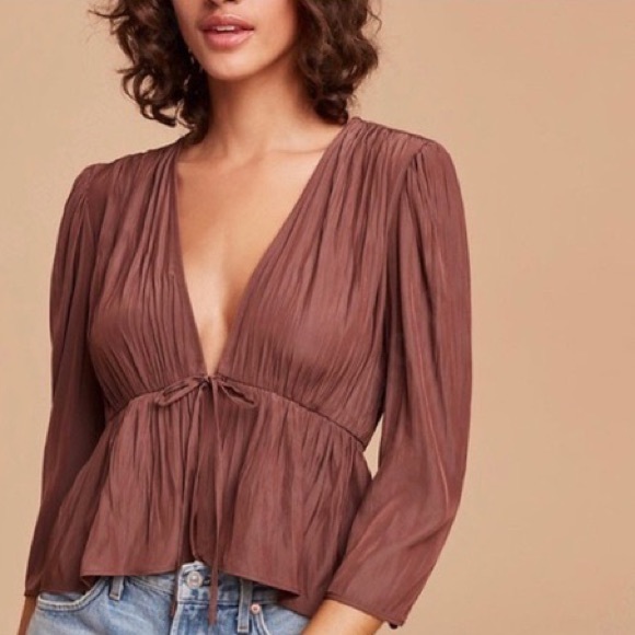 Aritzia x Wilfred Shanina Blouse - XS in Plum/Purple - Picture 2 of 10